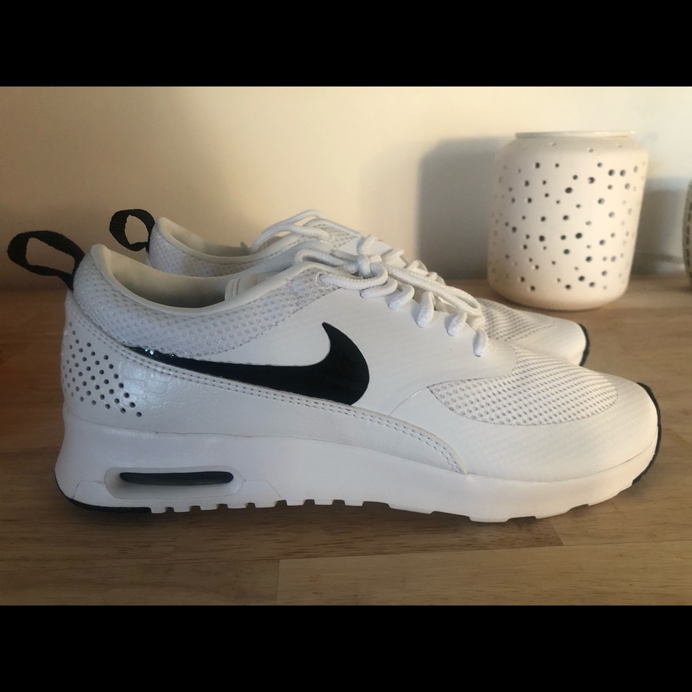 Women’s Nike Air Max Thea Size 8